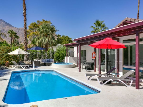 Palm Springs Home 991377