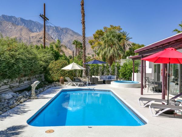 Palm Springs Home 991377
