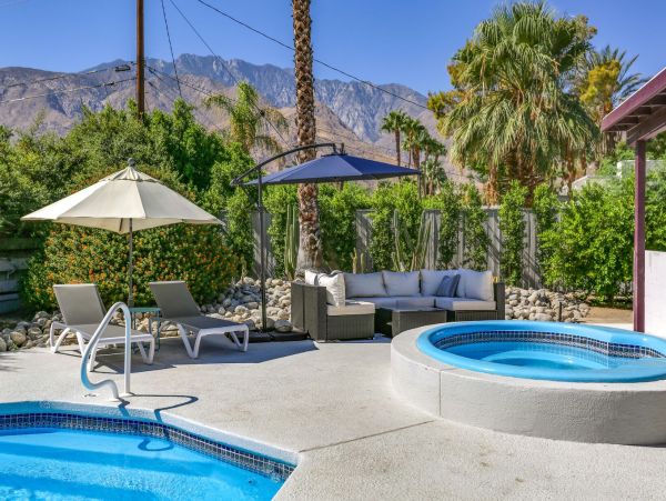 Palm Springs Home 991377