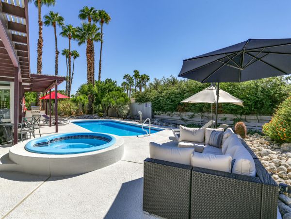 Palm Springs Home 991377