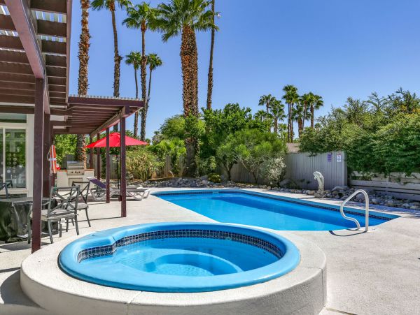 Palm Springs Home 991377