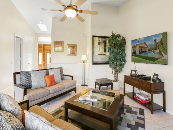 Palm Springs Home 991379