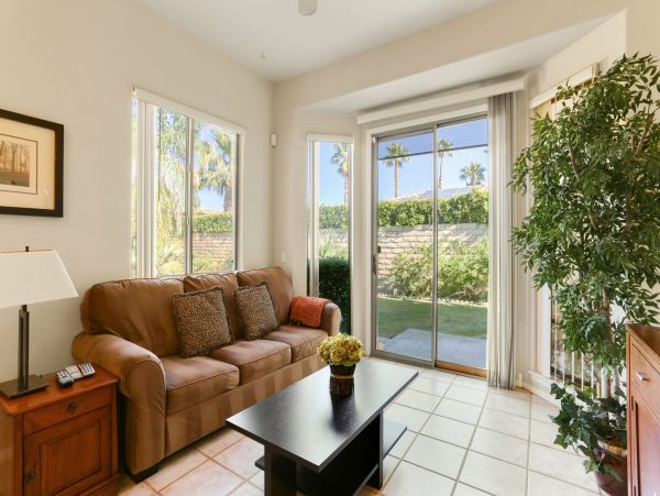 Palm Springs Home 991379