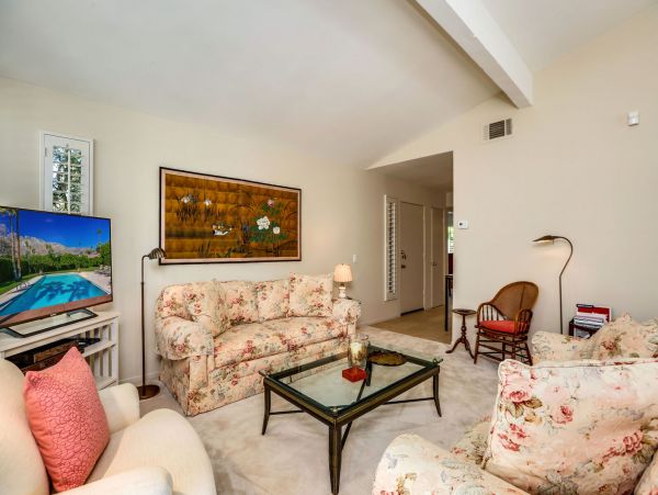 Palm Springs Home 991386