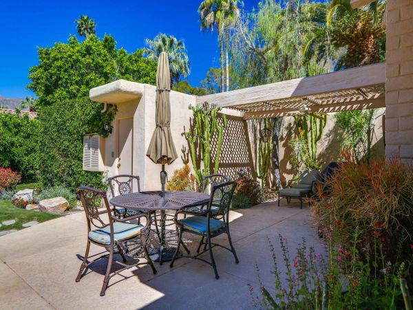 Palm Springs Home 991386