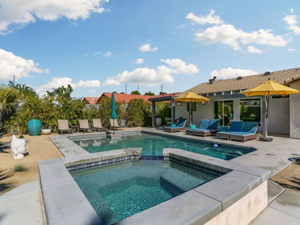 Palm Springs Home 991389