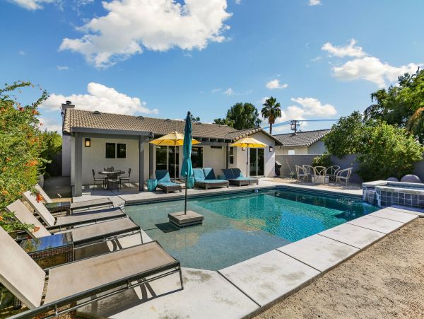 Palm Springs Home 991389