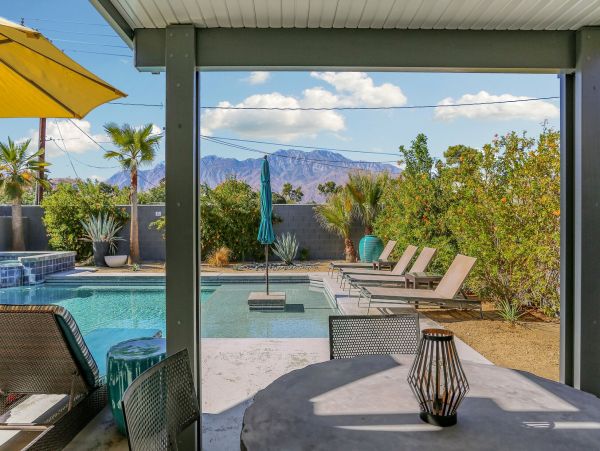 Palm Springs Home 991389