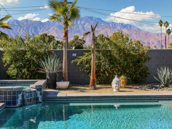 Palm Springs Home 991389