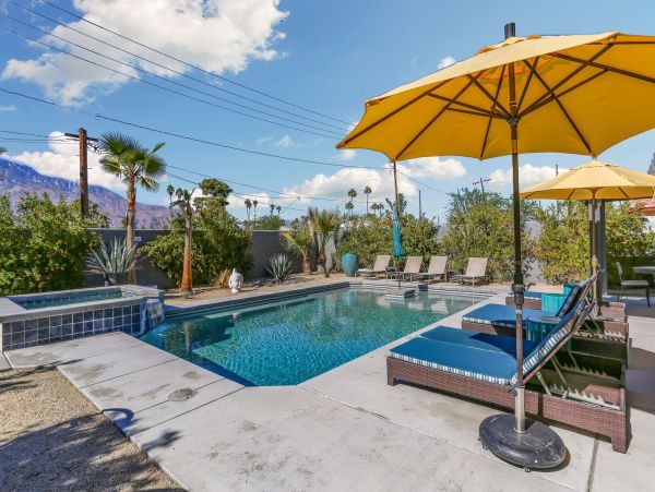 Palm Springs Home 991389