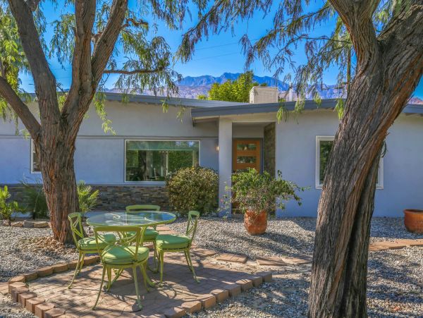 Palm Springs Home 991400