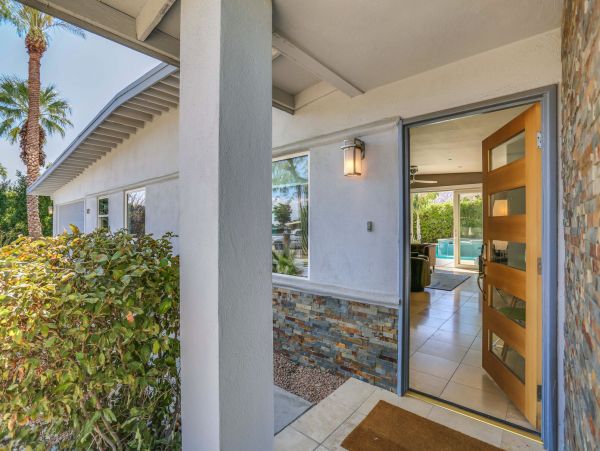Palm Springs Home 991400