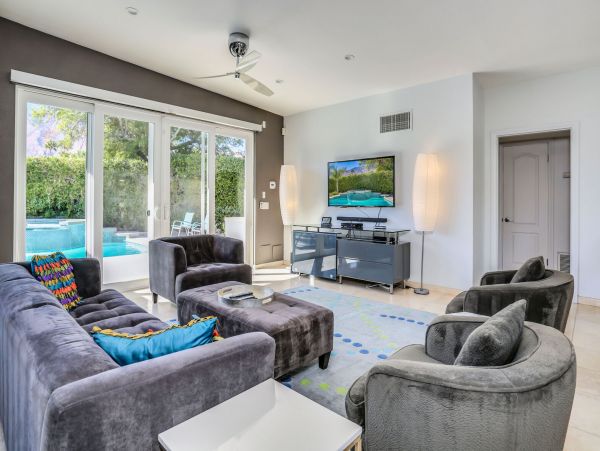 Palm Springs Home 991400