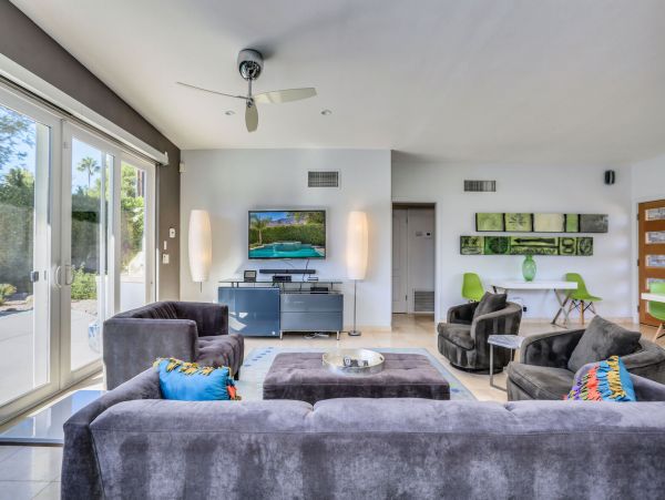 Palm Springs Home 991400