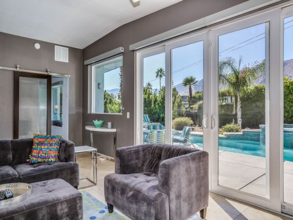 Palm Springs Home 991400