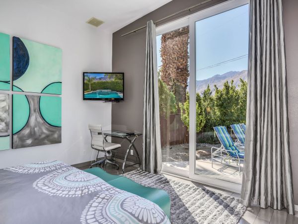 Palm Springs Home 991400