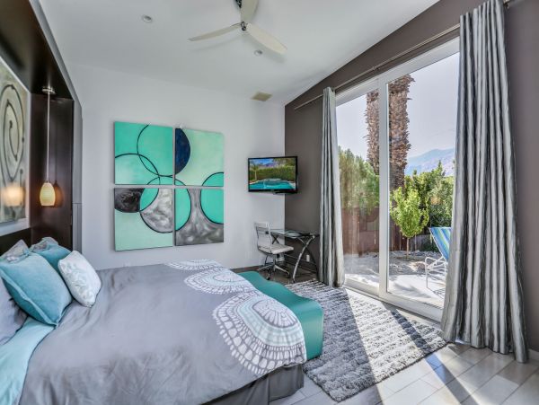 Palm Springs Home 991400