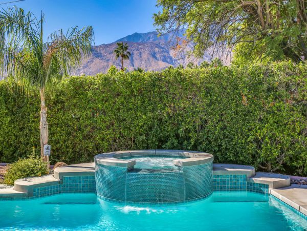 Palm Springs Home 991400