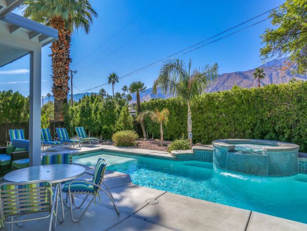 Palm Springs Home 991400