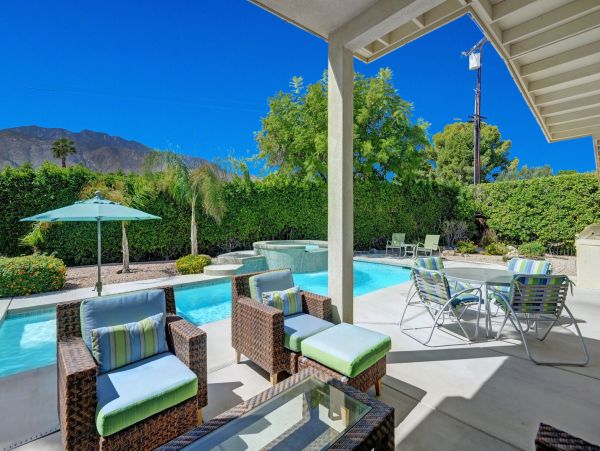 Palm Springs Home 991400