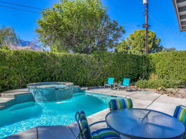 Palm Springs Home 991400