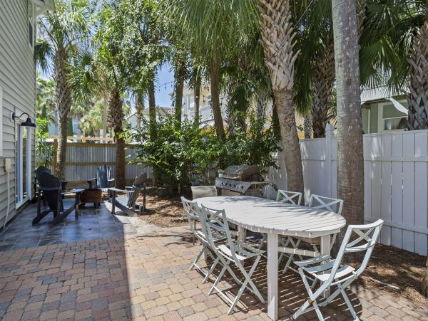 Five Bedroom Vacation Home with Private Pool in Miramar Beach