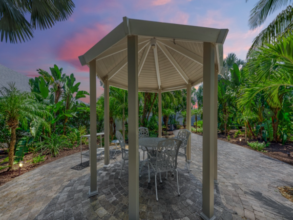 Bradenton Vacation Home Three Bedrooms Private Caged Pool