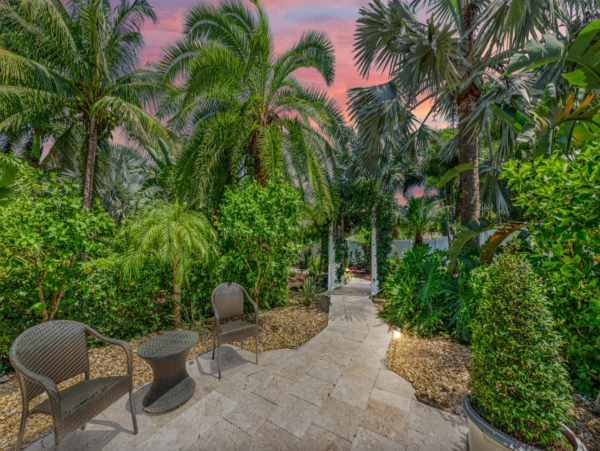 Bradenton Vacation Home Three Bedrooms Private Caged Pool
