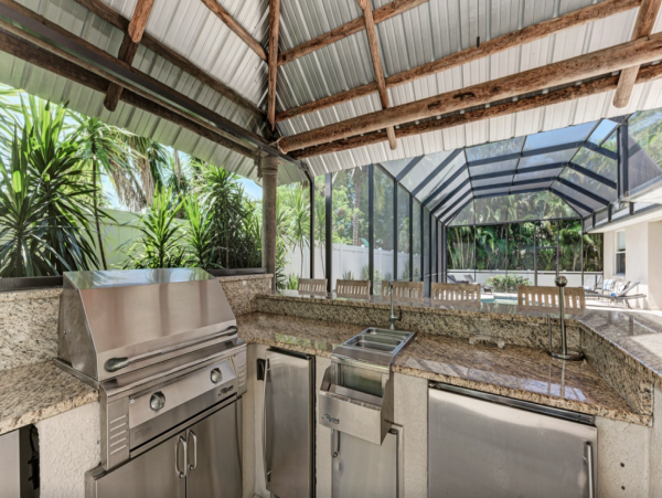 Bradenton Vacation Home Three Bedrooms Private Caged Pool