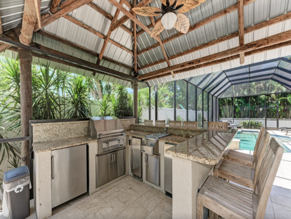 Bradenton Vacation Home Three Bedrooms Private Caged Pool