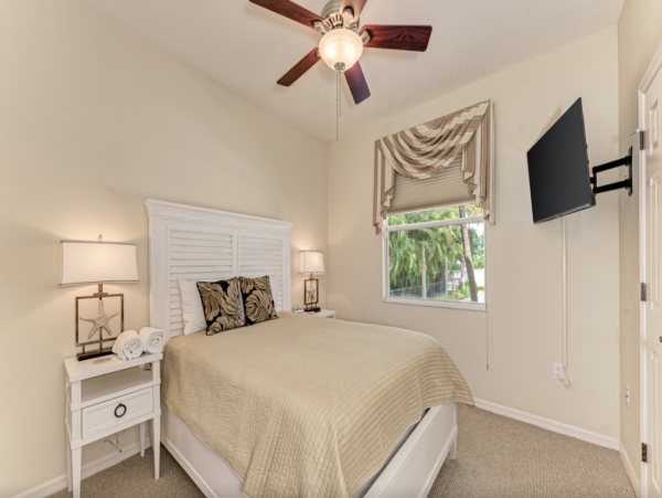 Bradenton Vacation Home Three Bedrooms Private Caged Pool