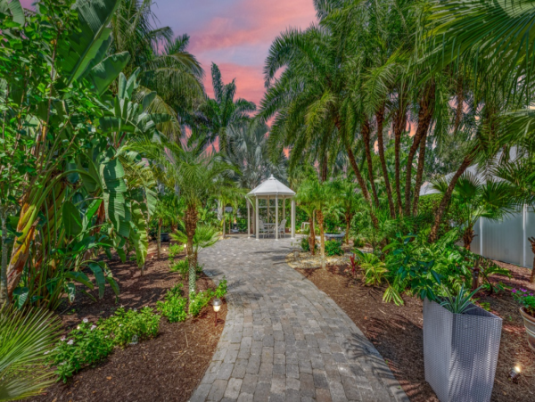 Bradenton Vacation Home Three Bedrooms Private Caged Pool