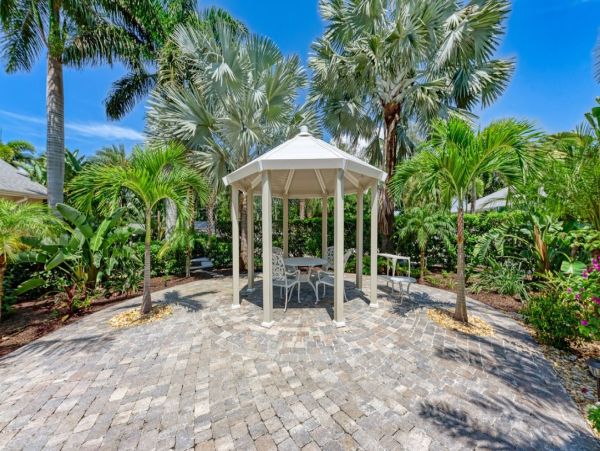 Bradenton Vacation Home Three Bedrooms Private Caged Pool