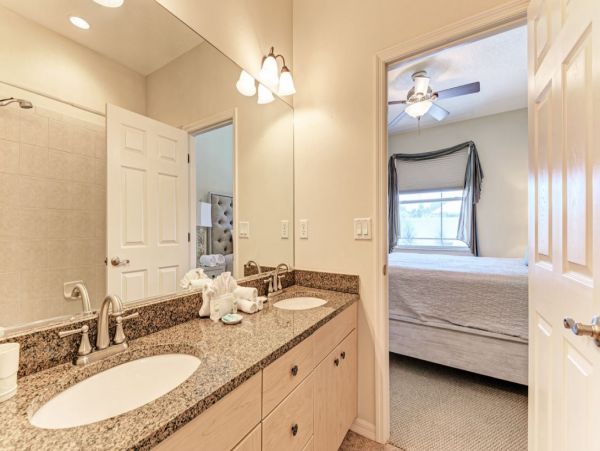 Bradenton Vacation Home Three Bedrooms Private Caged Pool