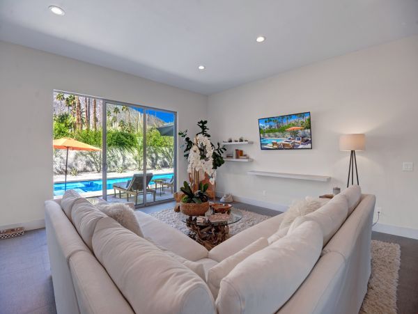 Palm Springs Home 991456