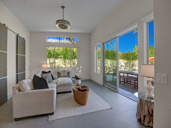 Palm Springs Home 991456
