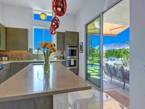 Palm Springs Home 991457