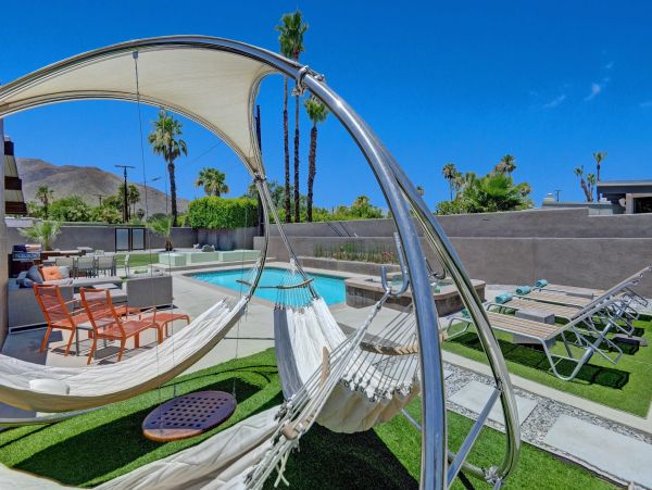 Palm Springs Home 991462