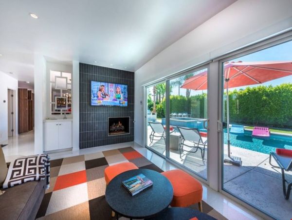 Palm Springs Home 991463