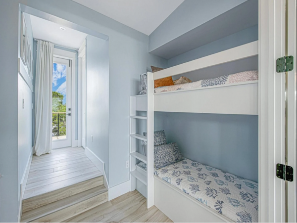 Anna Maria 4 Bedroom Vacation Home Walk to Beach Sleeps 8