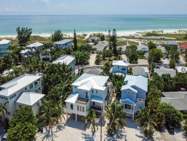 Anna Maria 4 Bedroom Vacation Home Walk to Beach Sleeps 8