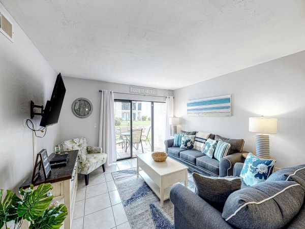 Vacation Rental Condo with Pool & Tennis Court 6 Guests