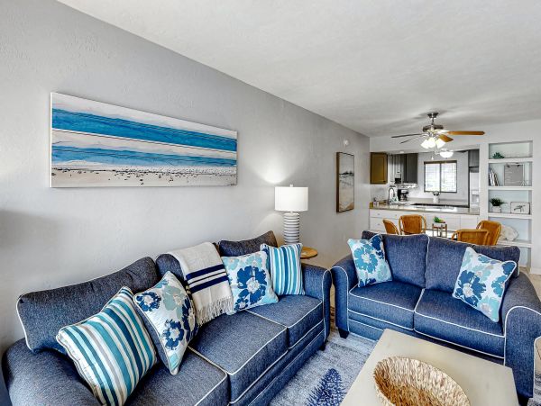 Vacation Rental Condo with Pool & Tennis Court 6 Guests