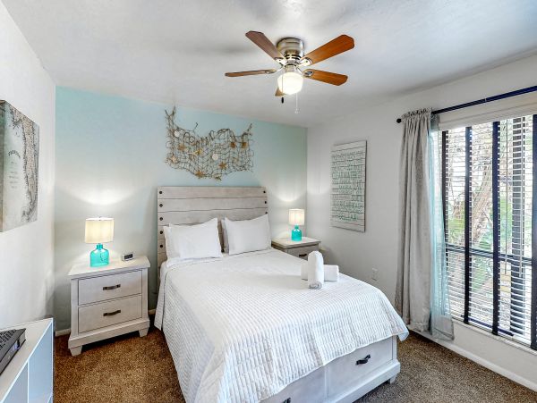 Vacation Rental Condo with Pool & Tennis Court 6 Guests