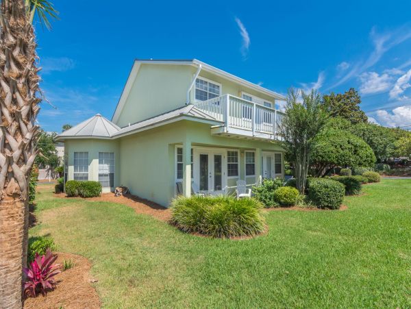 A Lovely Destin Townhome in a beachfront complex.