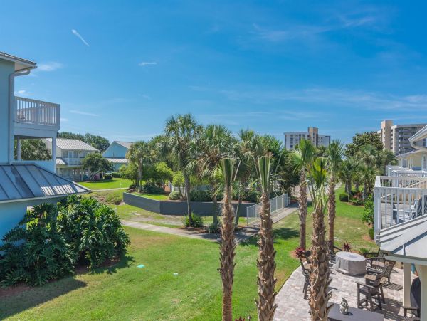 A Lovely Destin Townhome in a beachfront complex.