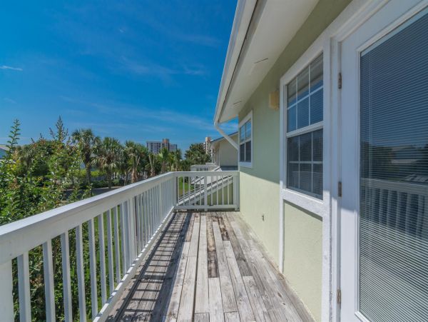 A Lovely Destin Townhome in a beachfront complex.