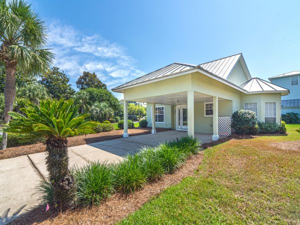 A Lovely Destin Townhome in a beachfront complex.