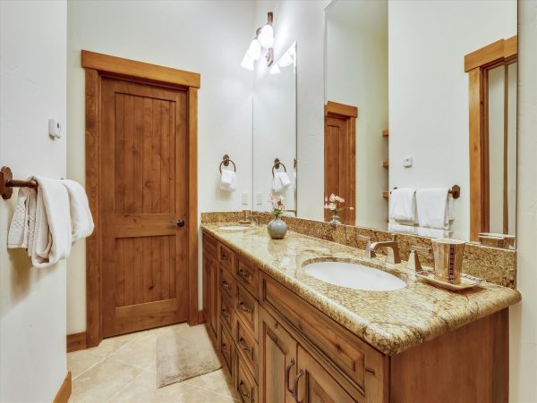 A True Breckenridge Ski Lodge Sleeps Nine