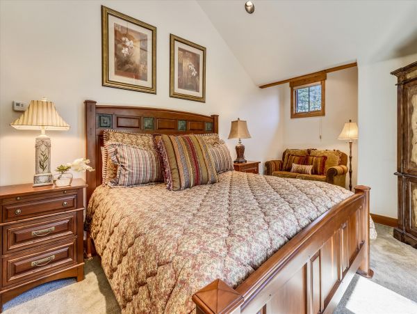 A True Breckenridge Ski Lodge Sleeps Nine
